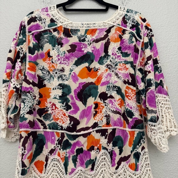 Democracy Three Quarter Sleeve V-Notch Neck Peplum Crochet Printed Woven Top M - Picture 10 of 15